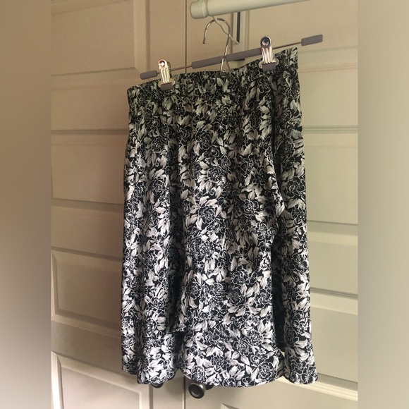 Joe Fresh skirt black and white; medium - Picture 1 of 2
